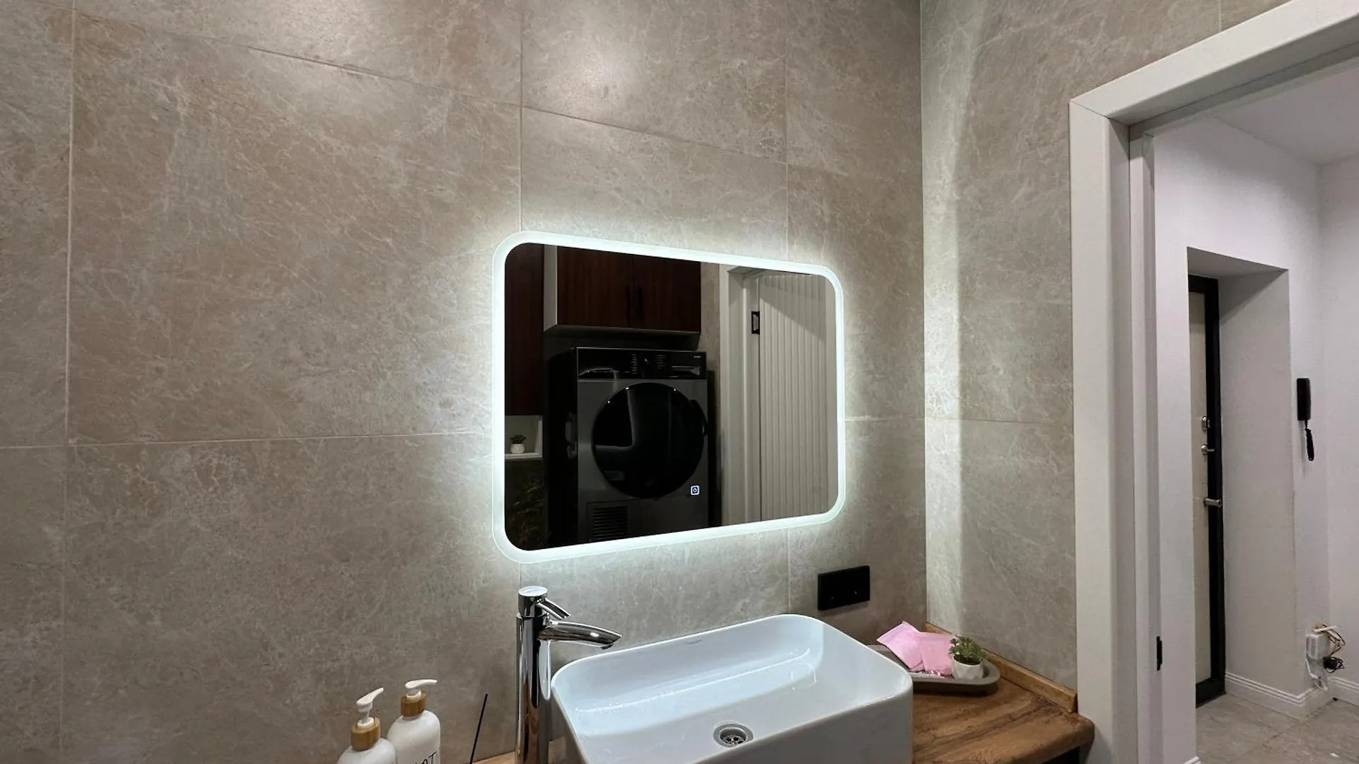 Family Deluxe Spot Apartment Almaty